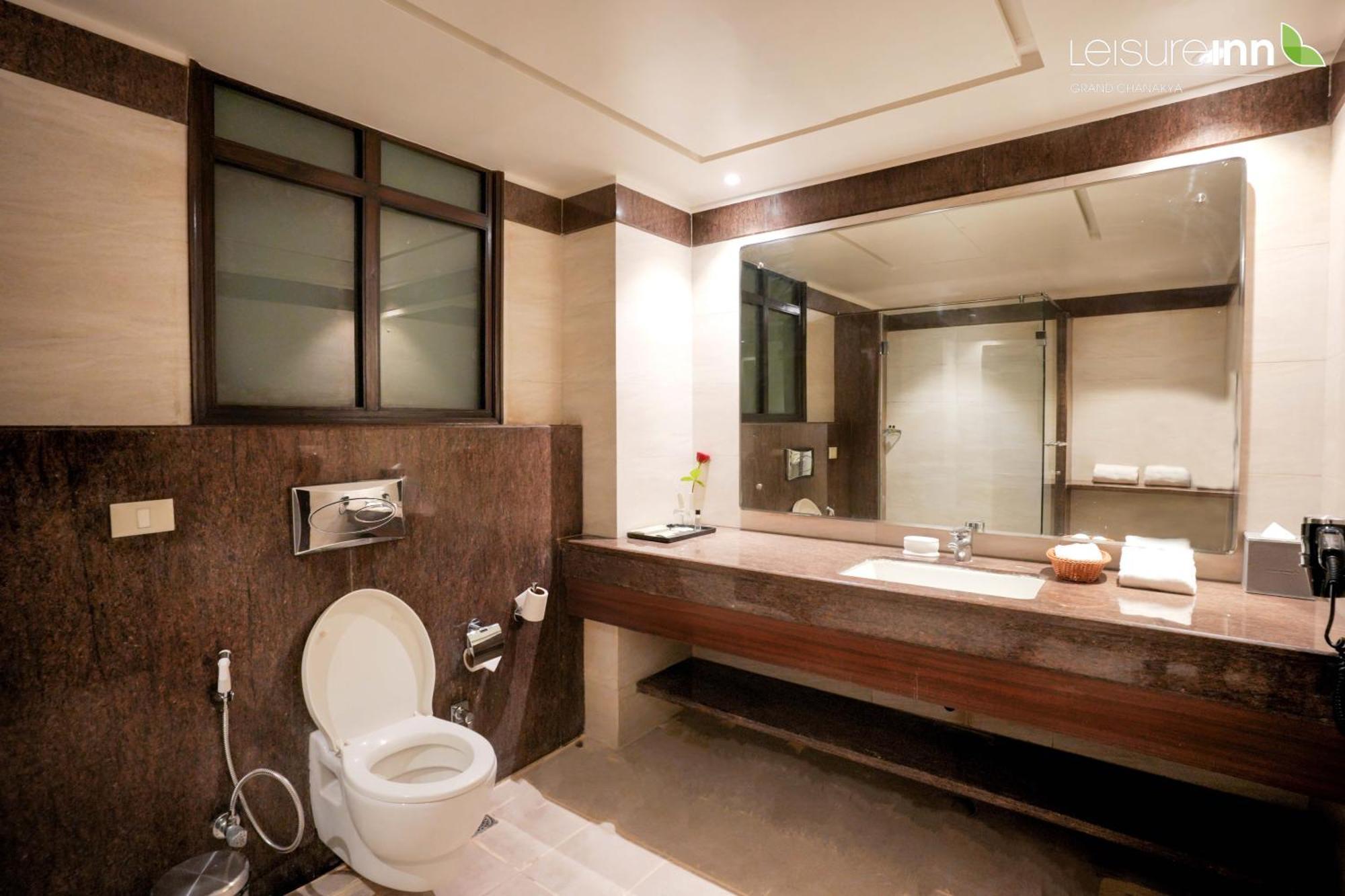 Leisure Inn Grand Chanakya Jaipur Bagian luar foto