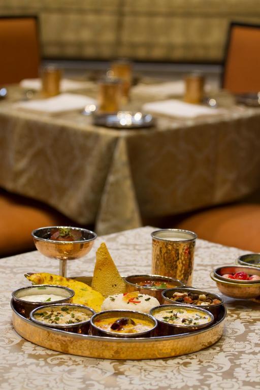 Leisure Inn Grand Chanakya Jaipur Bagian luar foto